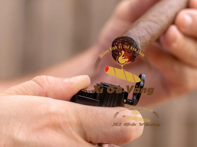 Giai đoạn đầu tiên khi châm thuốc Petit Corona